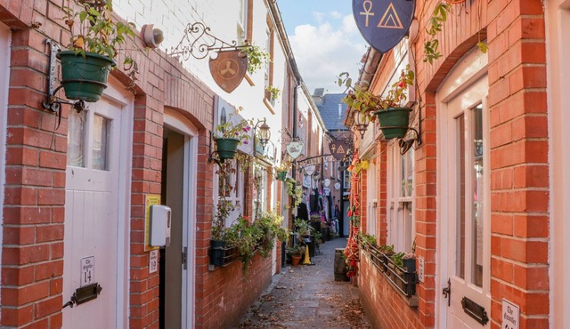 3 THE VAULTS, romantic in Glastonbury