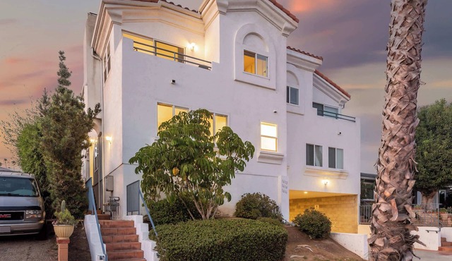 *3 Townhomes* | Sleeps 24! | 1 Mile to the Beach