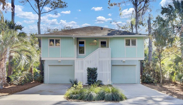 3 Twin Oaks Lane by AvantStay | Beach Access, Sunroom, Great Location!