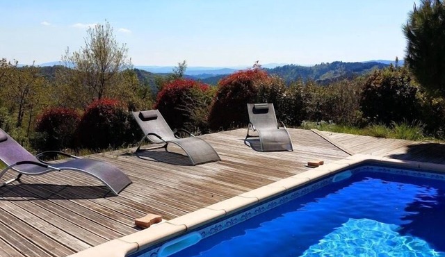 3-unit estate with large 12x6 saltwater swimming pool - Ideal for large families