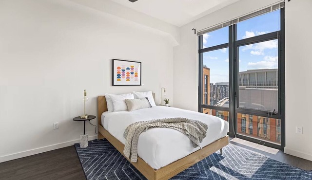 3 Units | Arlington Getaway w/Rooftop | Pool & Gym | Walk to True Food Kitchen