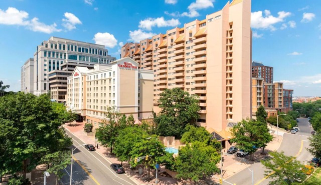 3 Units | Convenient Arlington Haven | Walk to Metro for Easy DC Exploration