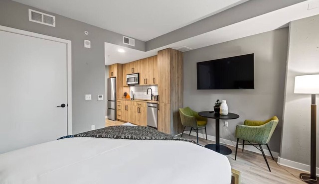 3 Units | Inviting Space w/Kitchen & Rooftop Views | Perfect for Exploring DC