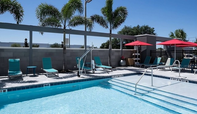 3 Units | Modern Suite w/Kitchenette| Pool & Gym Near MCO