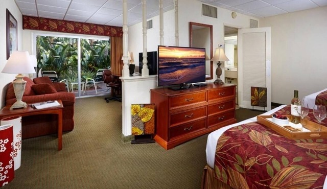 3 Units | Naples Location | Near Downtown & Beaches