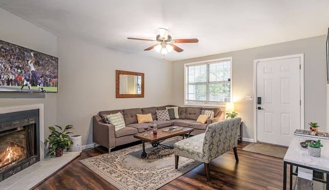 3 Units - Sleeps 24 - Mins. to Downtown/Airport