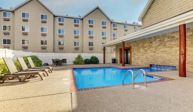 3 Units | Stay in Johnston, IA | Near Des Moines