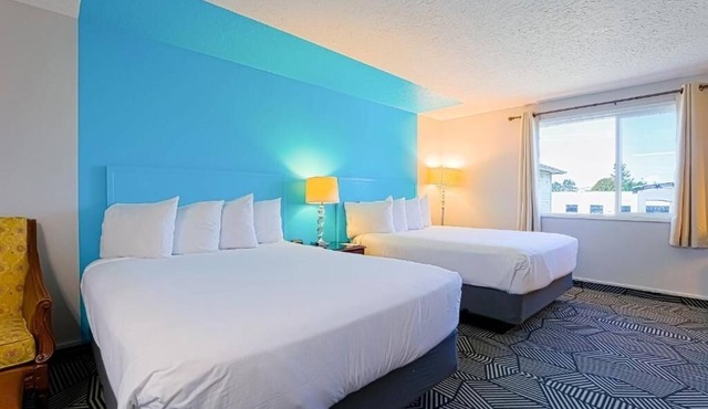 3 Units! Walk to Fun Attractions! Seaside Carousel Mall, Seaside Promenade