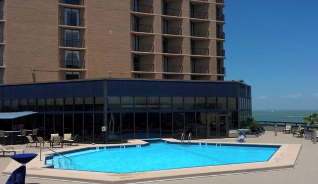 3 Urban Coastal Rooms Near Marina | 6 Min Drive to McGee Beach & Shoreline