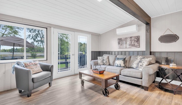 3 Waterfront Cottages with Large Dock - Sleeps 16