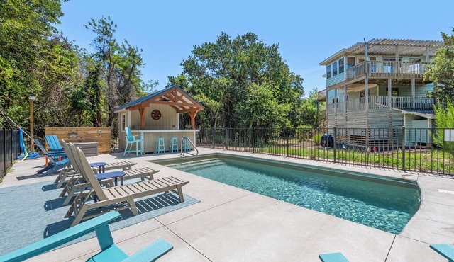 3 Weeks On The Shores: Private Heated Pool & Hot Tub, Tiki Bar & Putting green