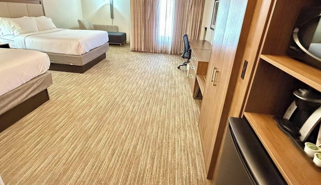 3 Welcoming Downtown Albany Rooms | Free Parking & Breakfast! | Group-Friendly