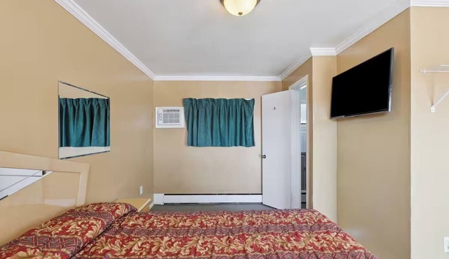 3 Welcoming Rooms w/Free Parking Near Shops | Perfect for Road Trips