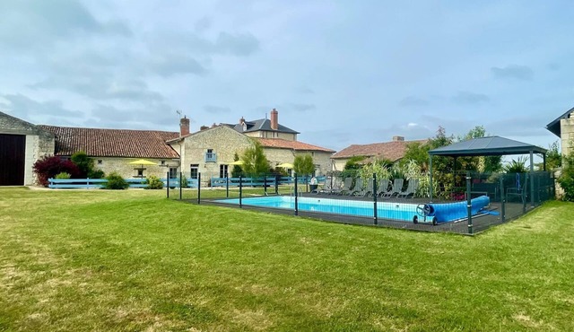 3 well equipped gites with swimming pool on the Loire Valley/Vienne border