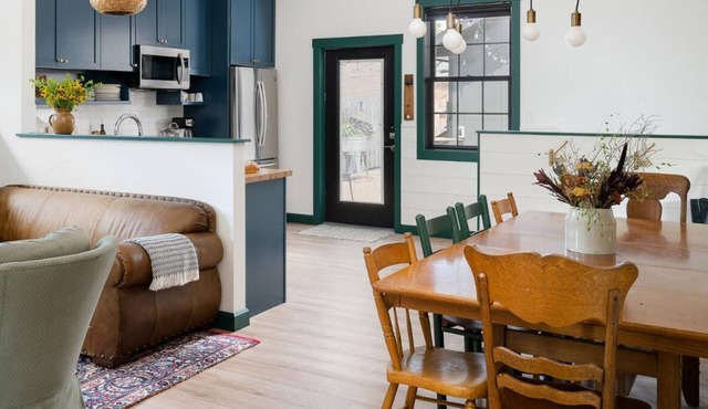 3-West: Luxe 3BR in Downtown Nashville, IN w/Rooftop Patio