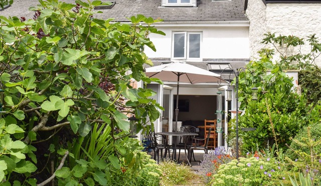 3 WEST STREET, romantic, character holiday cottage in Bampton, Devon