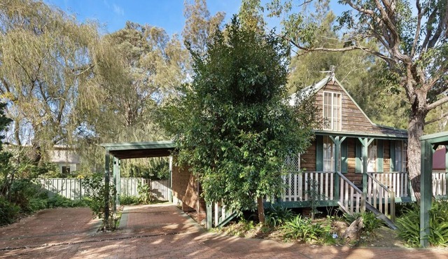 3 x 3 Bed Cabin Compound Huskisson, Jervis Bay