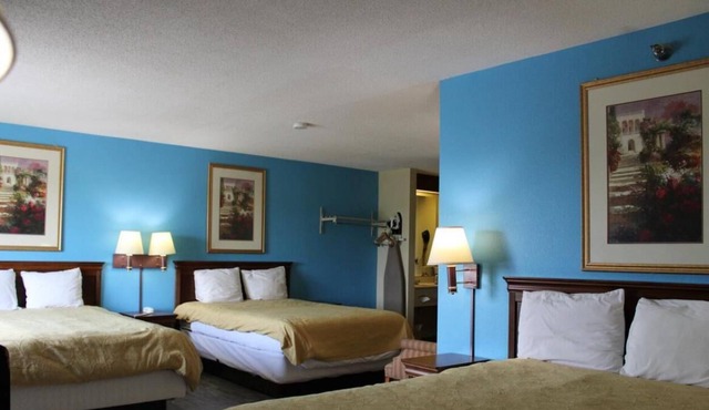 3 x Non-Smoking Triple Queen at FairBridge Inn Express Mt Vernon