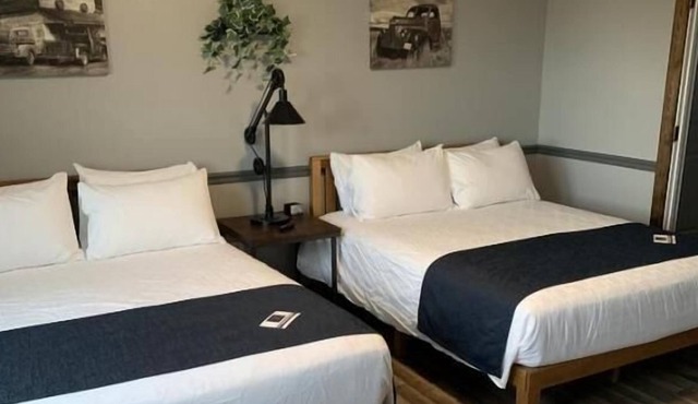 3 x Non-Smoking Two Queens at Beaverhead Lodge