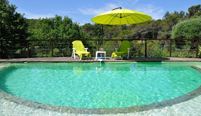 3-zi.-whg. in 2-familienhaus mit Beheizbarem Pool und Bouleplatz