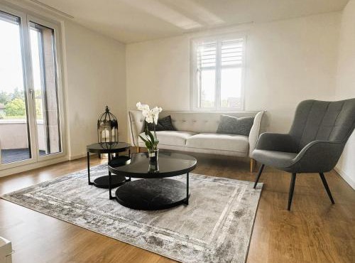 3-Zimmer-Apartment mit Terrasse, 5 Min zu Bahn & Shops