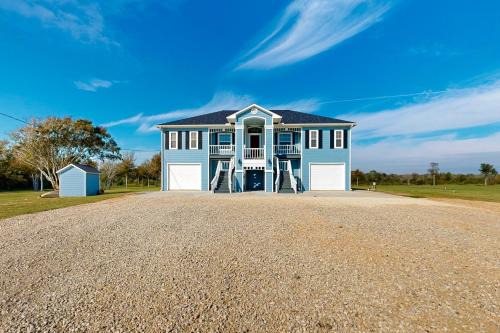 30-Acre Danbury Retreat By the Bayou: BBQ & Views
