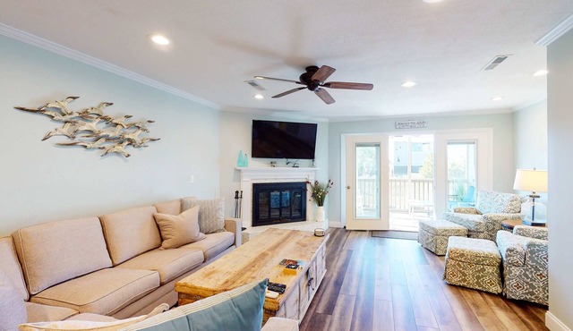 30-Day Marshfront Rental Condo w/Amazing Views, 2 Porches, Laundry & Shared Pool