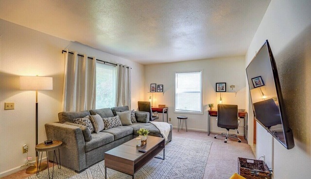 30 Day Minimum. Entire House. Washer/Dryer. A/C.