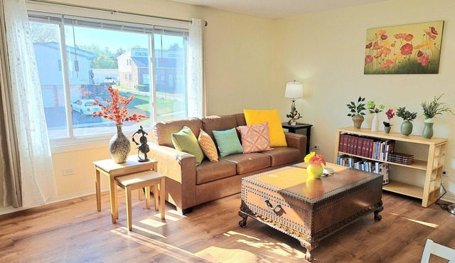 30-Day Plus Extended Stay: Spacious 2 Bedroom/1Bath Condo. Walk to Train!