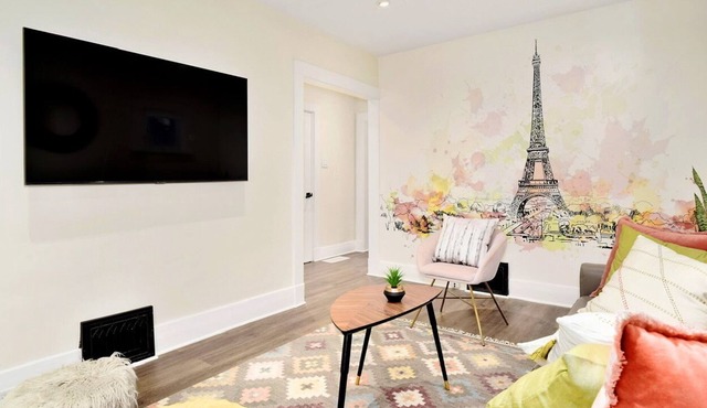 30+ day, Remote Work, Pet Friendly, Fenced Backyard, Near Downtown