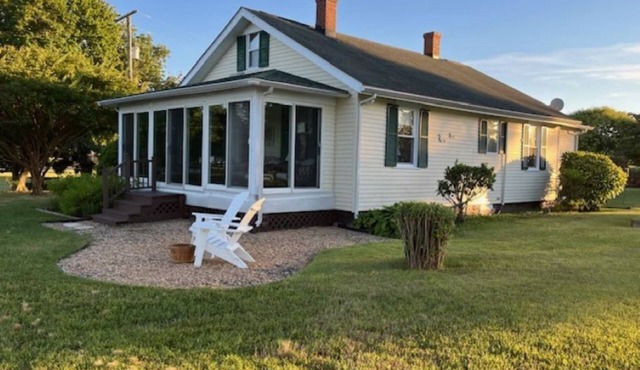 30+ Day Rental, 2B-1.5BA Retreat, 1932 Cottage, Water Front, Quiet, WiFi