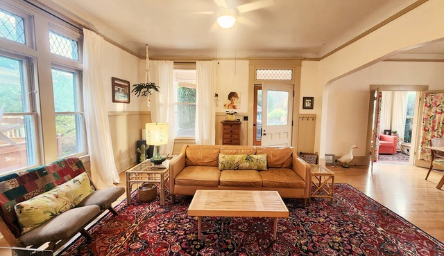 30+ Day Rental: Beautiful 1902 Apartment on Corner Lot on Bike Path in Irvington