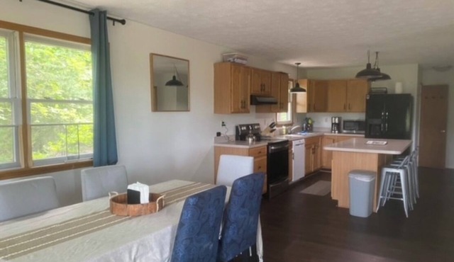 30+ day rental -Charming 3-bedroom cabin with WiFi, AC in peaceful Great Cacapon