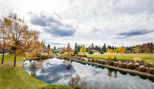 30-day rental w/work space, outdoor fireplace & A/C, near Flathead Lake - Mill Creek Retreat