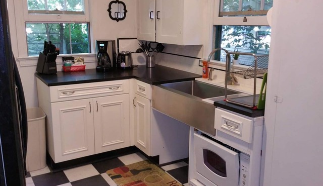 30+ Day❤️Smart Craftsman ❤️of Downtown | King Queen | BBQs, Patio Set + Fenced Y