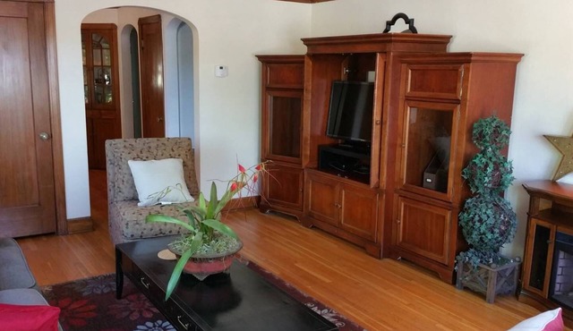 30+Day❤️Smart Craftsman ❤️ of Downtown | King Double Crib | BBQ, Patio Set + Fen