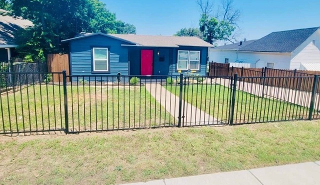 30+ Day Stay by Stockyards & Hospital-Pets Welcome
