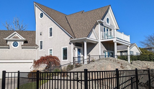 30 % Discount Long Term Stay Pet Friendly LI Sound Water View Harbor Lighthouse