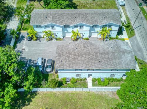 30 Guests 3 Identical Brand New Townhomes in Downtown Fort Lauderdale