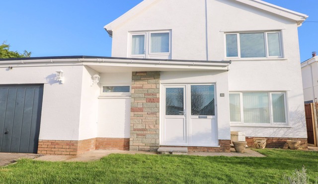 30 LONG SHEPHERDS DRIVE, family friendly in The Mumbles