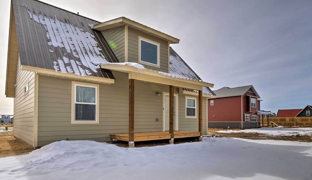 30 Mi to Crested Butte: Dog-Friendly Home By River