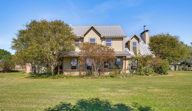 30 Mi to Fort Worth: Rural Retreat w/Patio!