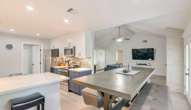 30 Miles to NRG Stadium - Family Home in Houston!