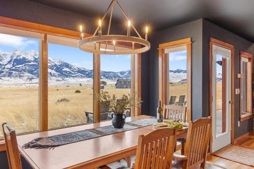 30 Miles to Yellowstone Hot Tub Game Room AC