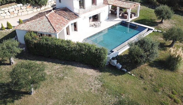30 min from CANNES Contemporary property swimming pool overflow panoramic view