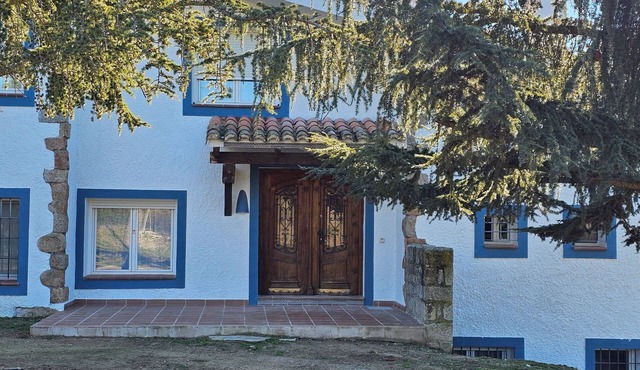 30 min from Madrid ideal for family reunions, retreats, workshops .