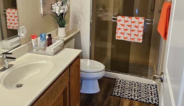 30 min from Sacramento airport,15 min to Folsom Lake and 20 min to Sacramento,