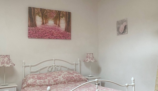 30 minutes from Futuroscope, lovely fully-equipped country gîte.