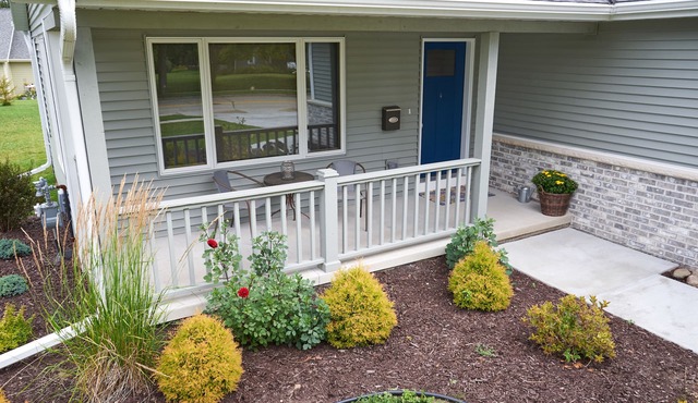 30 minutes from Lambeau & steps from Lake Michigan! 2 beauties in one!