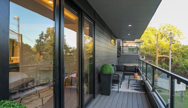 30 Night + Luxurious Green Hills Gem!